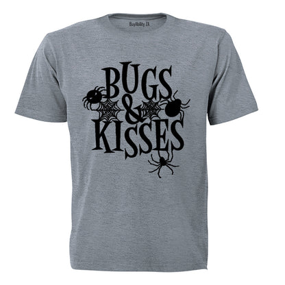 Bugs & Kisses - Halloween - Kids T-Shirt