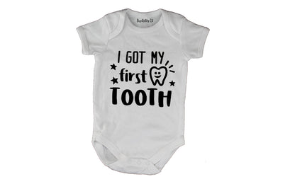 I Got My FIRST Tooth! - Baby Grow