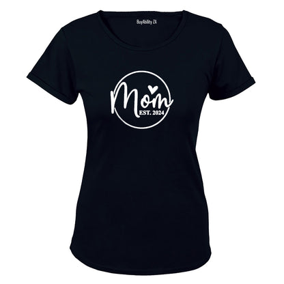 Mom Est 2024 - Circular - Ladies - T-Shirt