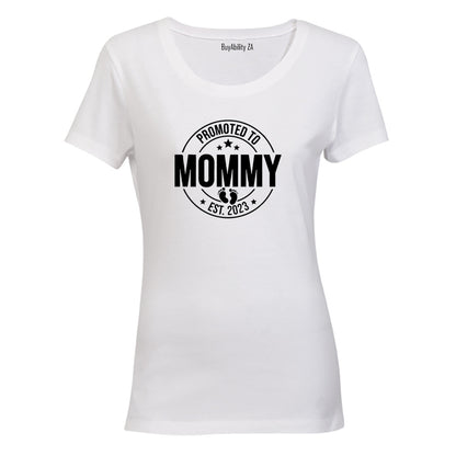 Mommy EST 2023 - Ladies - T-Shirt